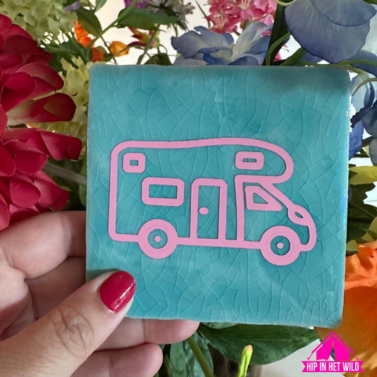 Tegeltjes camper in blauw met roze.