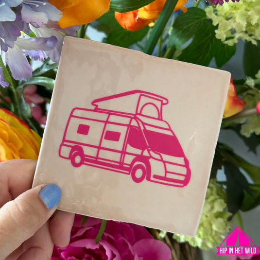 Tegeltje roze met camper van in het roze