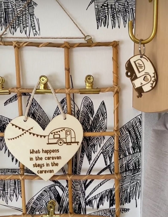 Houten harten met caravan, camper en vouwwagen spreuken