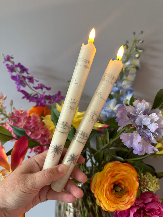 Ledkaars in beige met glinstering en retro camper palmboom p.st.