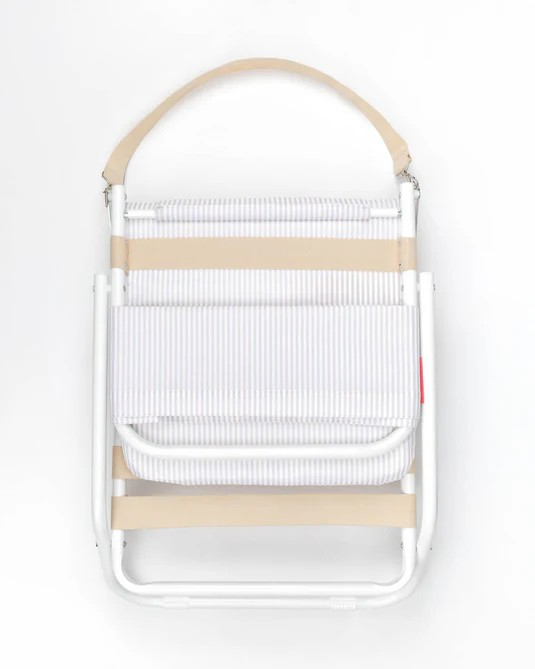 Beige gestreepte strandstoel