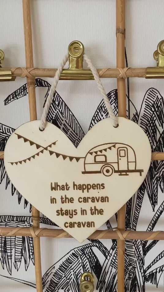 Houten harten met caravan, camper en vouwwagen spreuken