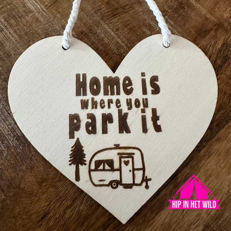 Afbeelding laden in Galerijviewer, Houten harten met caravan, camper en vouwwagen spreuken
