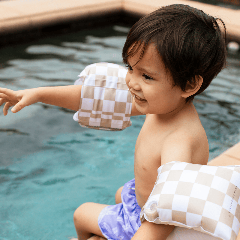 Afbeelding laden in Galerijviewer, Swim Essentials | Checkmate | Beige Zwembandjes
