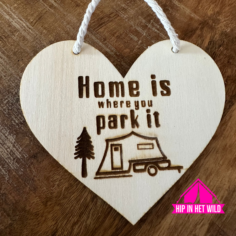 Afbeelding laden in Galerijviewer, Houten harten met caravan, camper en vouwwagen spreuken

