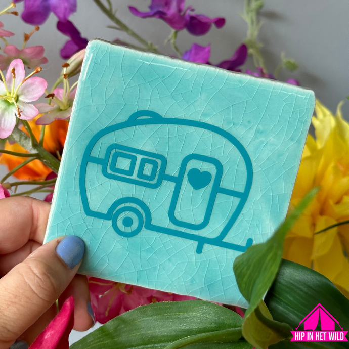 Tegeltje Ocean Blue met turquoise caravan