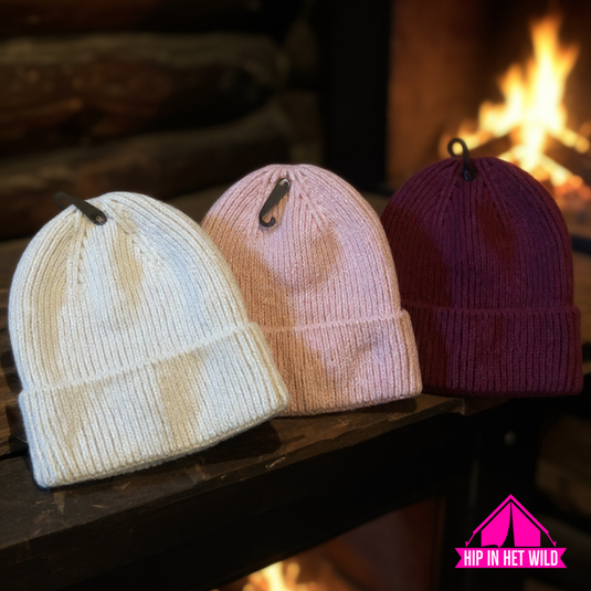 Gebreide muts in beige, zacht roze en burgundy