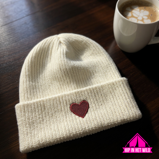 Beige muts met hartje