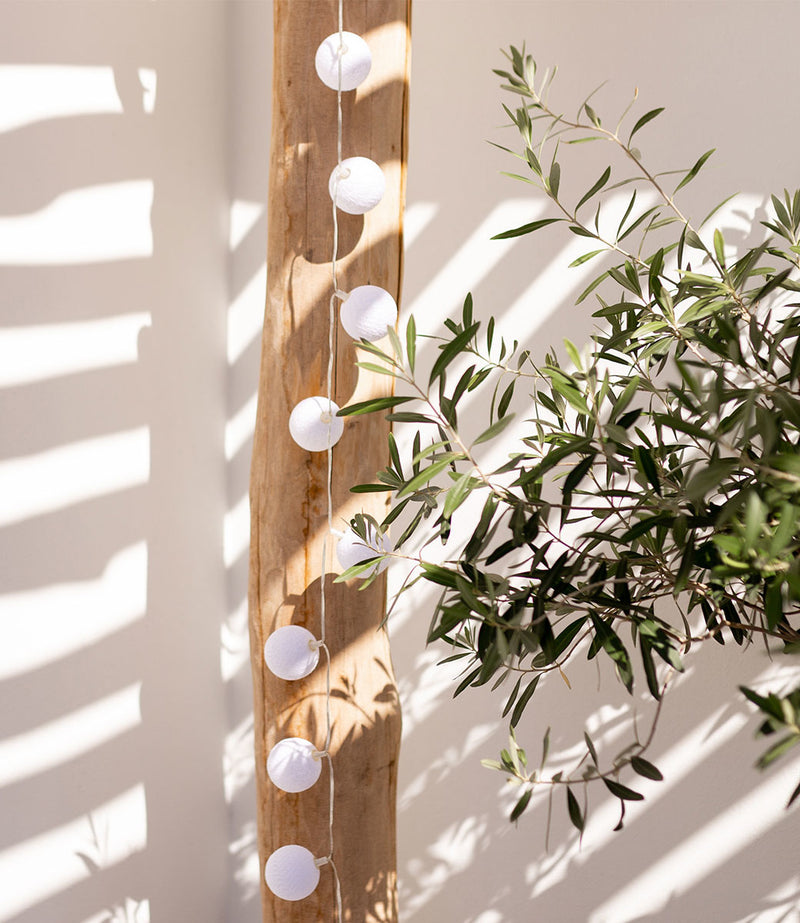 Afbeelding laden in Galerijviewer, Cotton Ball Lights - Buitenlichtslinger - Blanco
