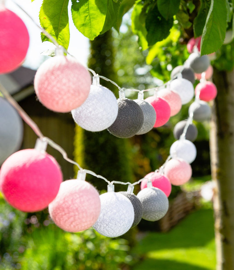 Afbeelding laden in Galerijviewer, Cotton Ball Lights - Buitenlichtslinger  - Roza

