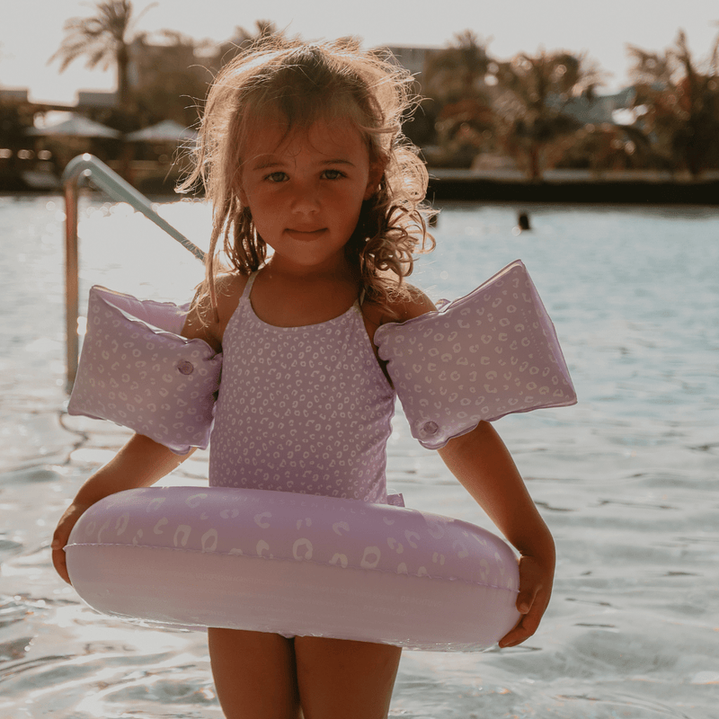 Afbeelding laden in Galerijviewer, Swim Essentials Zwembandjes Lila Panterprint
