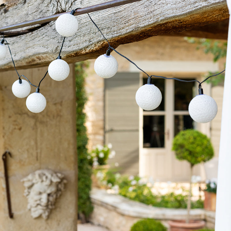 Afbeelding laden in Galerijviewer, GUIRLED –  Snowflake Waterdichte en op zonne-energie werkende lichtslinger met LED-ballen
