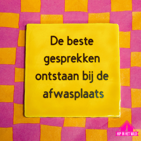 Tegeltje geel met tekst over afwassen