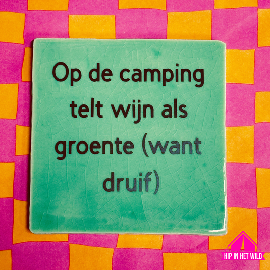 Tegeltje groen met tekst over camping wijn