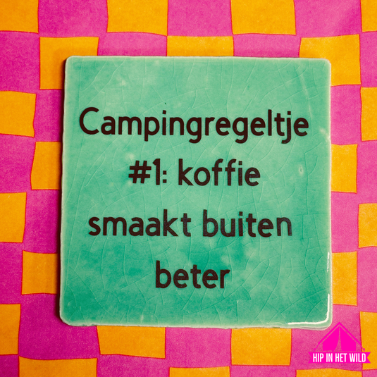 Tegeltje groen met tekst over Campingregeltje