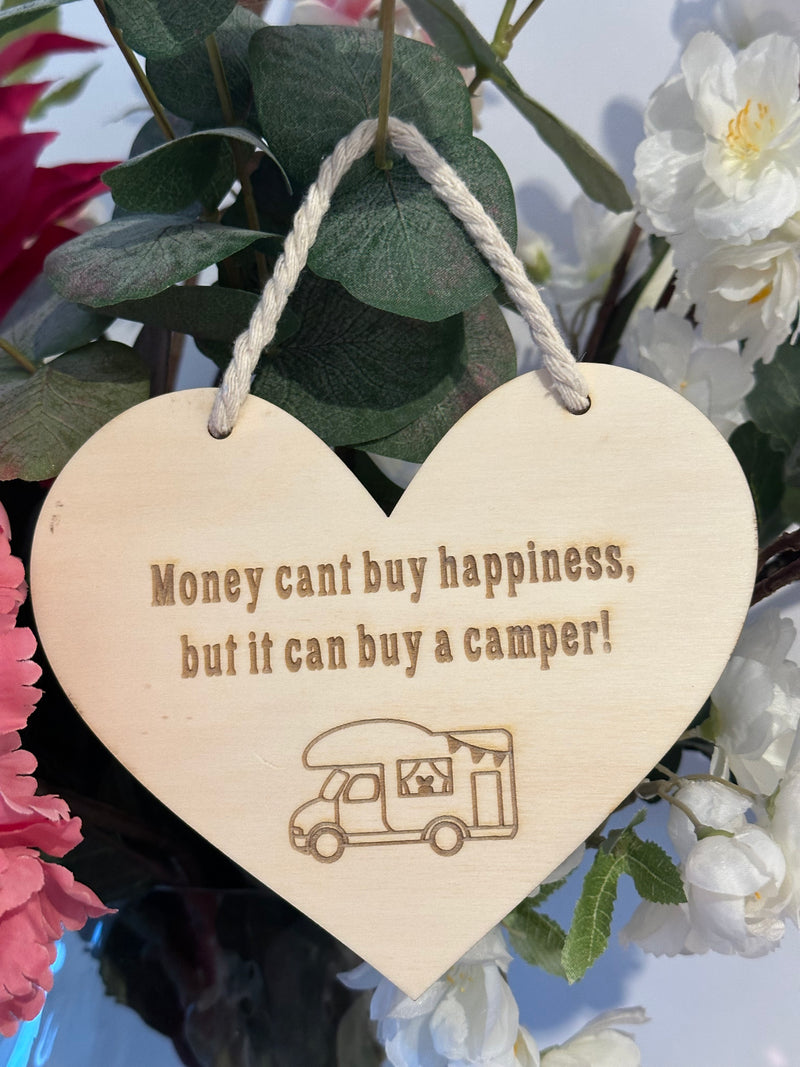 Afbeelding laden in Galerijviewer, Houten harten met caravan, camper en vouwwagen spreuken
