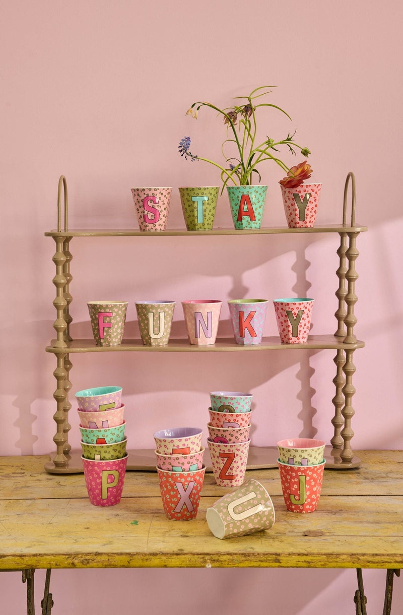 Afbeelding laden in Galerijviewer, Rice - Melamine Alfabetbekers Bloemen - Roze Tinten
