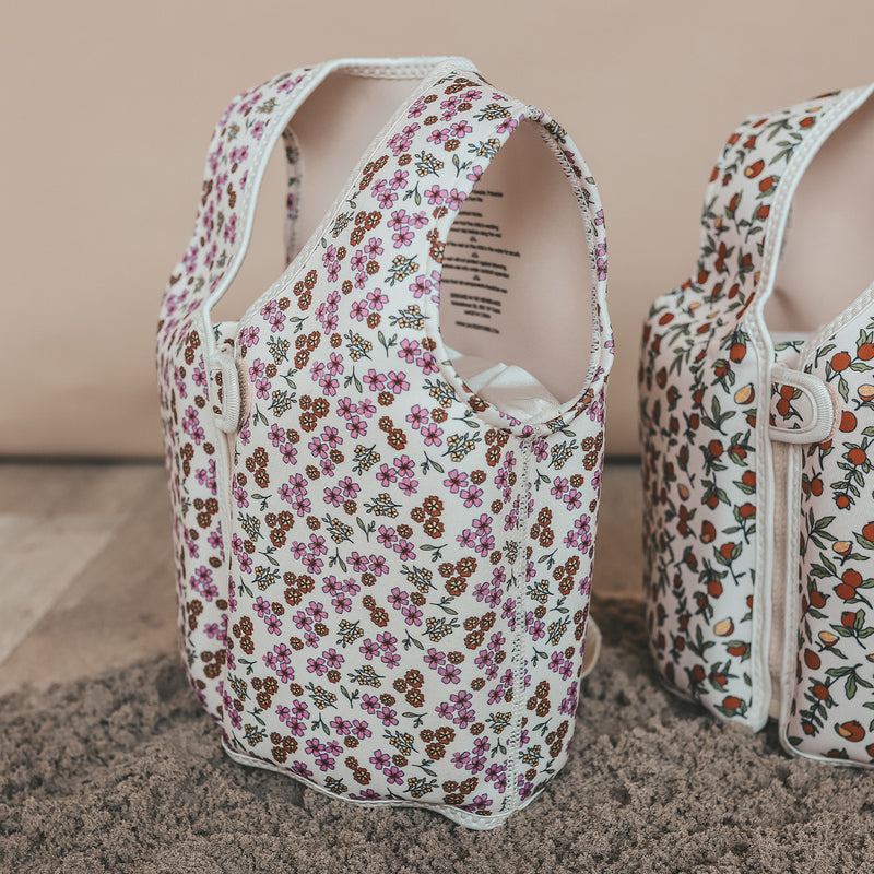 Afbeelding laden in Galerijviewer, Sparkly Flowers | Floating Vest Salted Stories 2026
