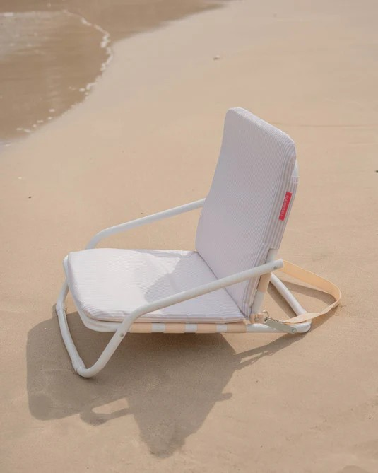Afbeelding laden in Galerijviewer, Beige gestreepte strandstoel
