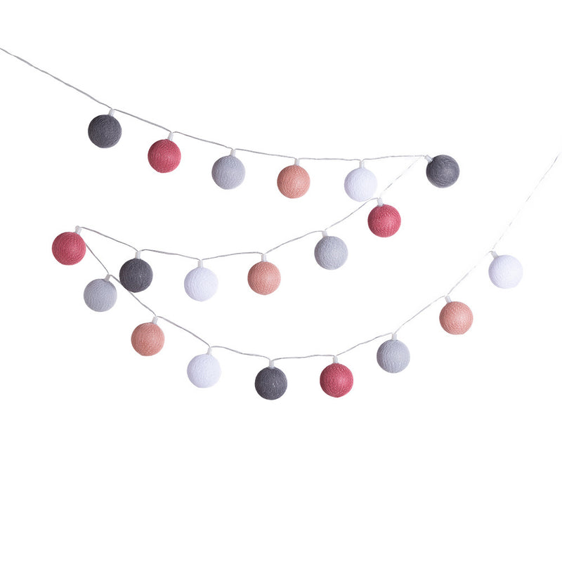 Afbeelding laden in Galerijviewer, Cotton Ball Lights – Buitenlichtslinger - Roza Viejo
