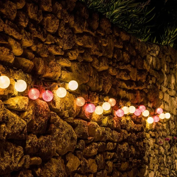Afbeelding laden in Galerijviewer, GUIRLED - Cherry waterdichte zonne-energie buiten LED-bal lichtslingers (32 ballen)
