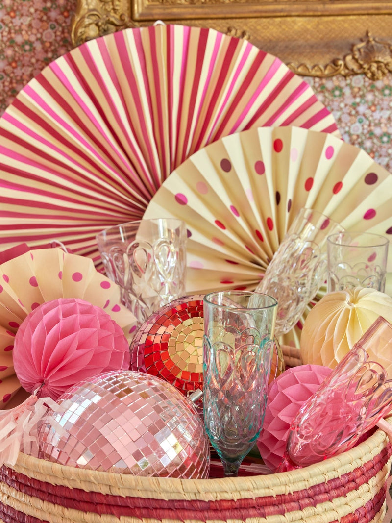 Afbeelding laden in Galerijviewer, Rice - Acryl Champagneglas- doorzichtig - mint - roze - reliëfdetails
