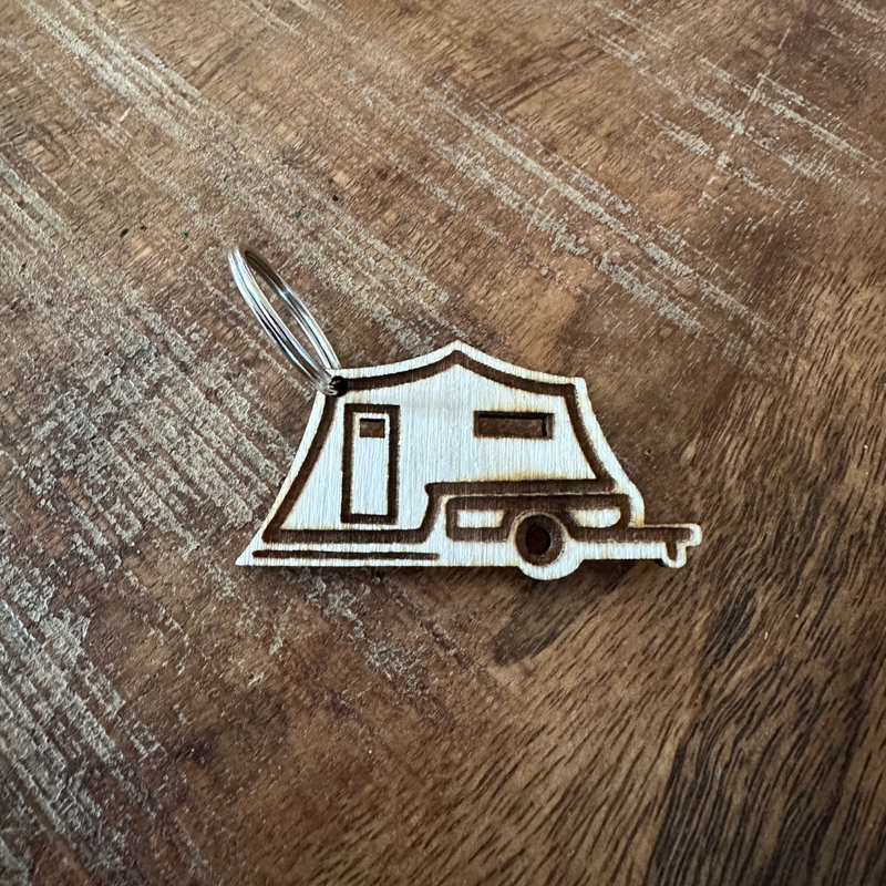 Afbeelding laden in Galerijviewer, Houten Sleutelhangers in diverse type caravans, campers of vouwwagen
